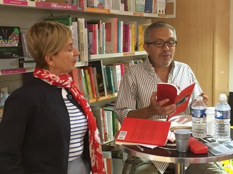 lecture de daniel sous l'oeil attentif de pascaline