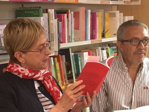 daniele bombert et pascaline castellani lit un livre